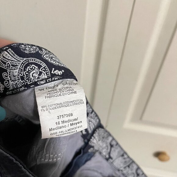 Lee Womens Dark Wash Cuffed Mid Rise Flap Button Pocket Stretch Jean Shorts 16 - Picture 2 of 7